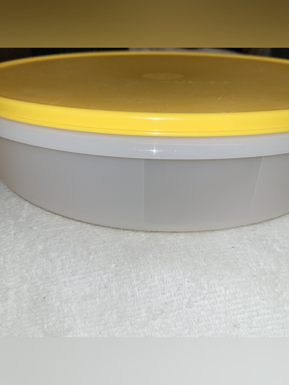 Vintage Tupperware 12"  Bowl With Yellow Lid. Pie Cupcake Cookie Keeper #4889A-2